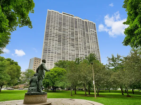 2800 N Lake Shore Dr APT 2416, Chicago, IL 60657