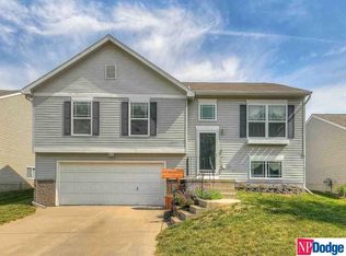 10910 Girard St, Omaha, NE 68142