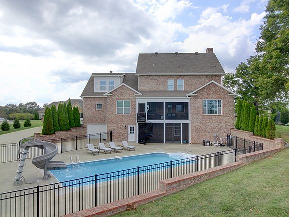 5th image of 810 Yorkbar Ct