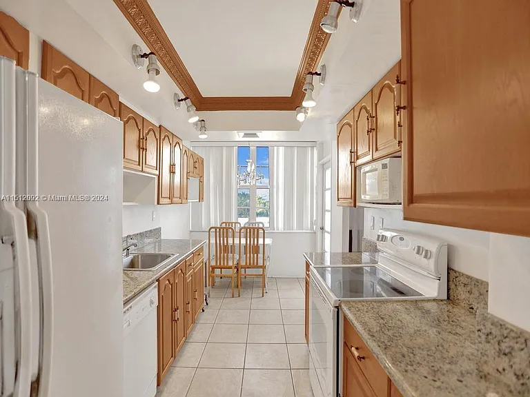 18051 Biscayne Blvd #304 — Photo 12