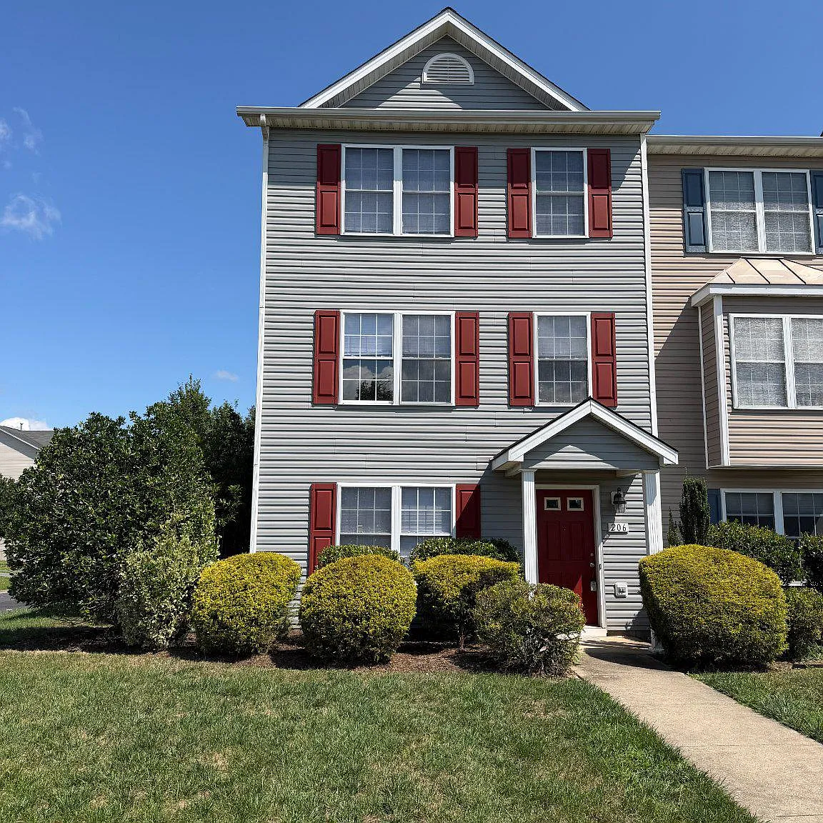 3 bed, 1.5 bath, 1240 sqft, $1,850 — Photo 1