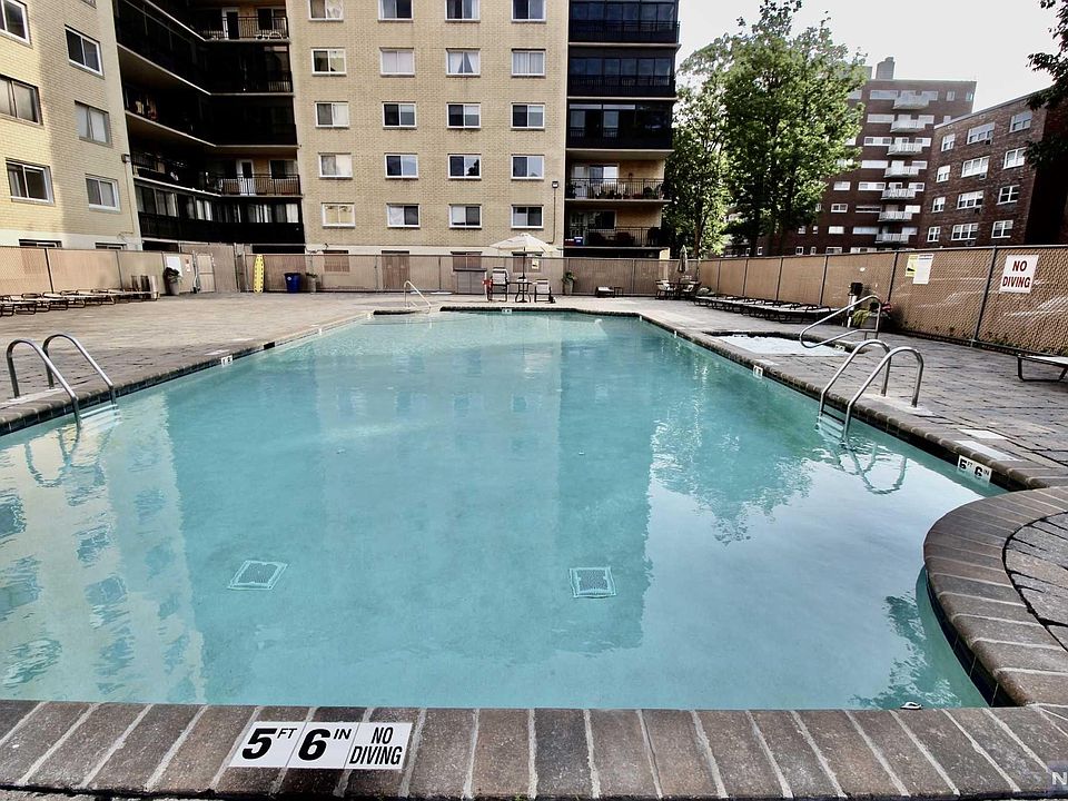 1st image of 2185 Lemoine Ave #2K