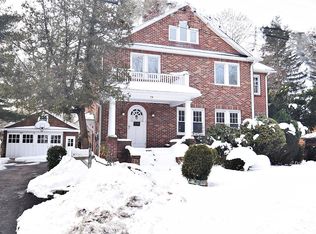 79 Red Ground Rd, East Hills, NY 11577