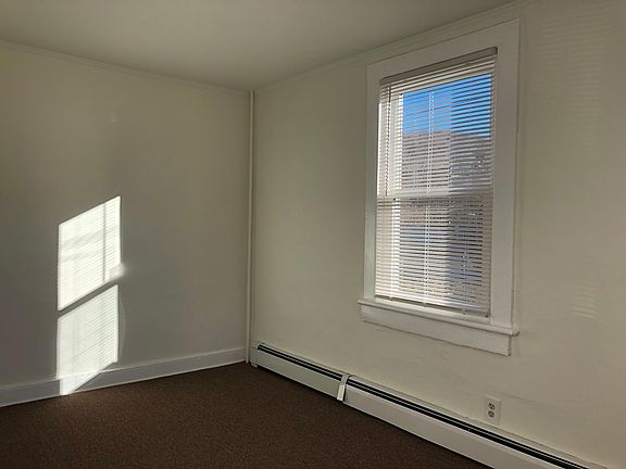3rd image of 4 Schoolhouse Ln APT 2