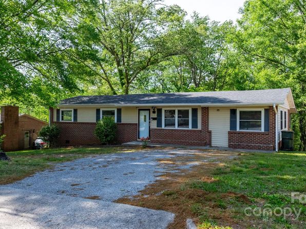 634 7th Avenue Pl SE, Hickory, NC 28602