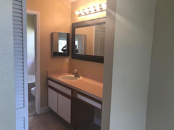 3rd image of 2678 Chatham Cir
