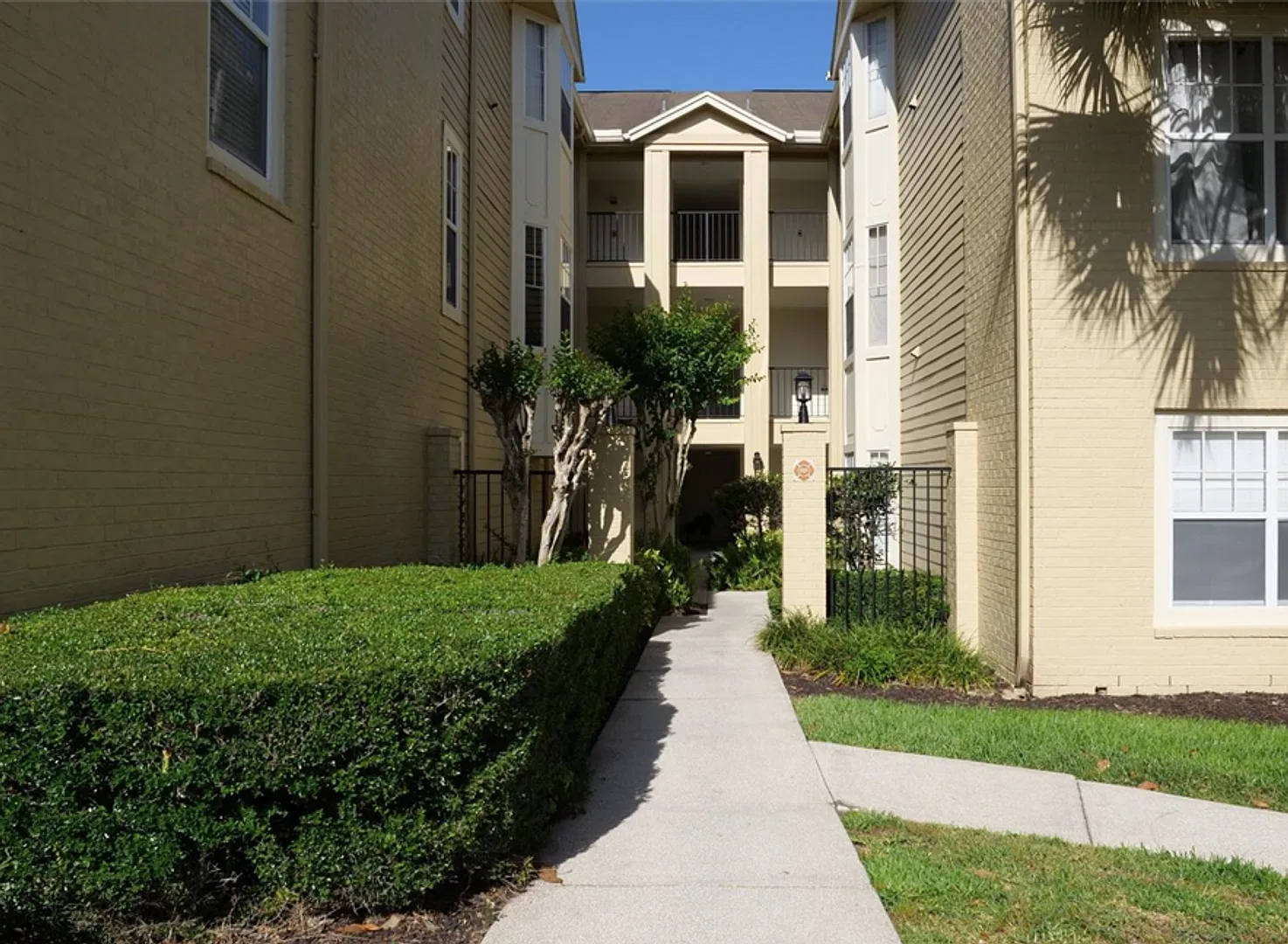 2/2 2nd floor in Sabal Point Longwood Gated community/ Available for move-in on December 15, 2026 — Photo 1