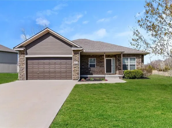 1611 NW Nicholas Dr, Grain Valley, MO 64029