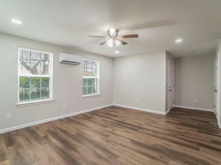 4901 Curzon Ave #105 — Photo 6