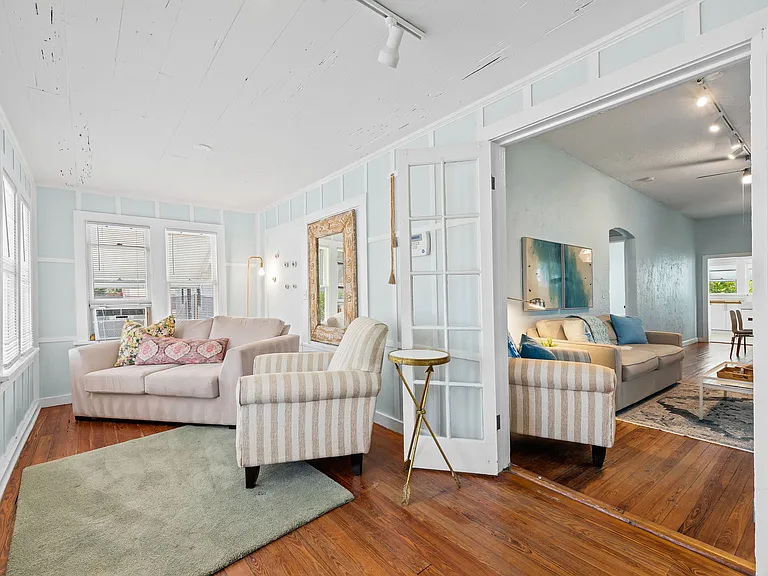 29 Ocean Breeze St — Photo 2