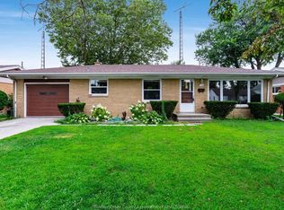 118 Queens Ave, Leamington, ON N8H 3H4