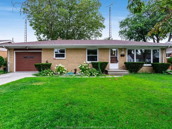 118 Queens Ave, Leamington, ON N8H 3H4