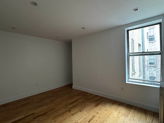 3rd image of 507 W 170th St APT 31
