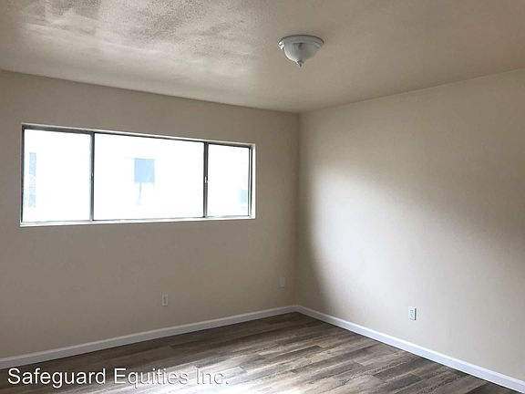 3rd image of 12103 215th St APT 4