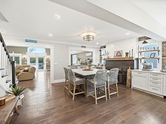 4th image of 206 Long Pond Rd
