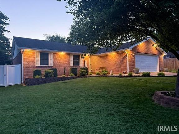 3rd image of 1472 Sandalwood Ct