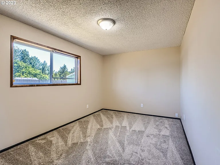 8715 NE 26th Ave — Photo 13