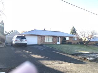 1308 Chenaur Dr, Zillah, WA