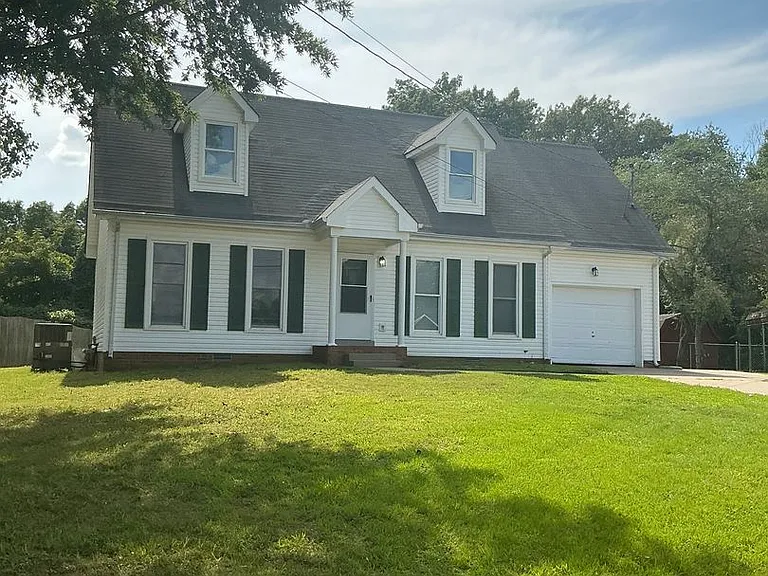 910 Dolphin Ln — Photo 1