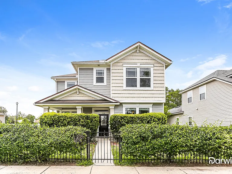 338 Vineyard Ln — Photo 1
