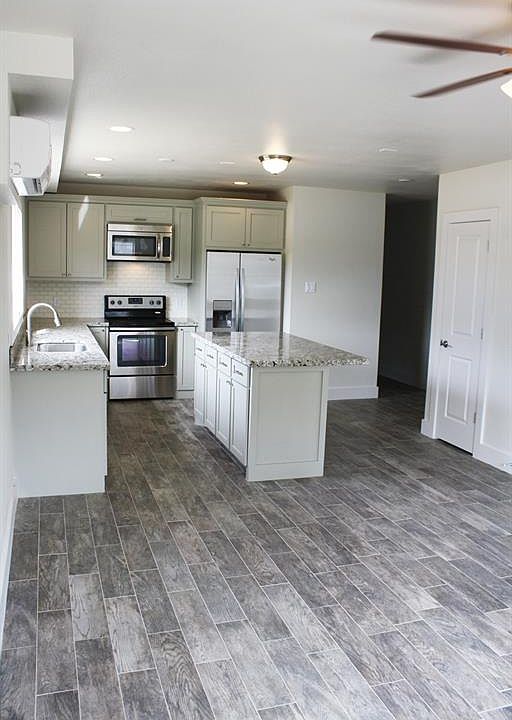 1st image of 1624 Sealy St APT 202