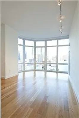 Sold by Siderow Residential Group | media 5