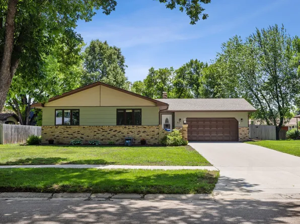 37 36th Ave NE, Fargo, ND 58102