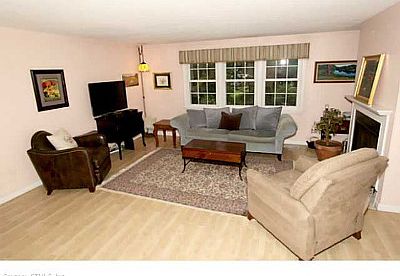 3rd image of 19 Hubbard Run Dr