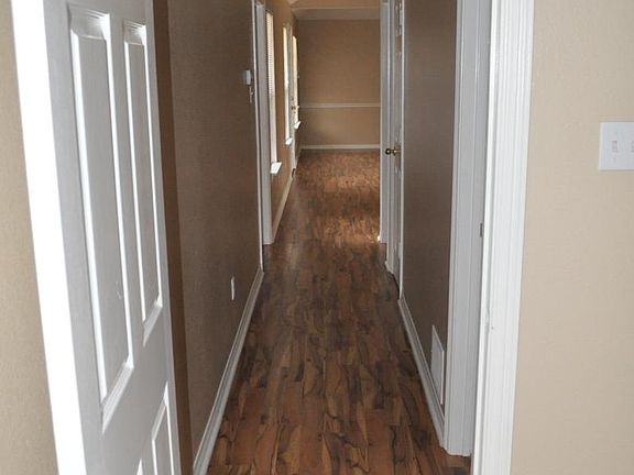 4th image of 710 Stanford Dr