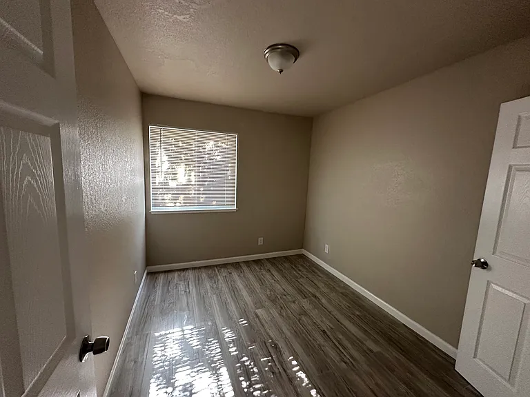 10273 Mills Station Rd #2 — Photo 19