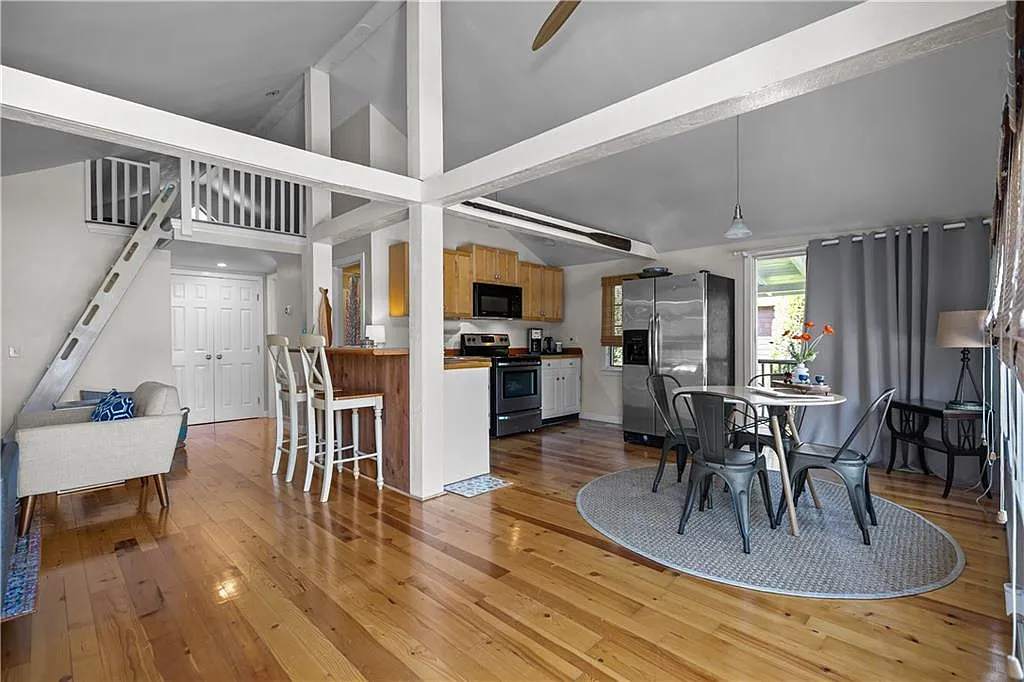 2 bed, 1.5 bath, 1034 sqft, $3,500 — Photo 3