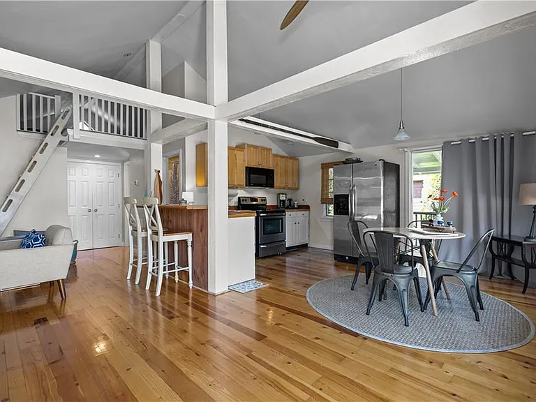 1024 Anthony Rd — Photo 3