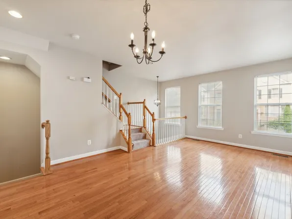 7589 Great Swan Ct, Alexandria, VA 22306