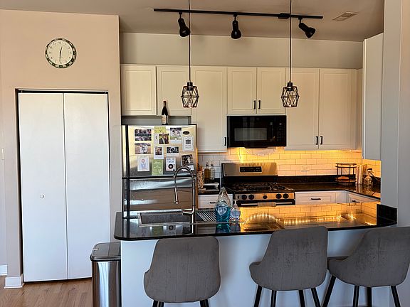 5th image of 2342 W Bloomingdale Ave APT 301