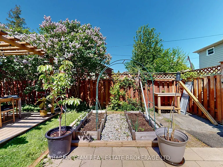 40 Alexander St — Photo 45