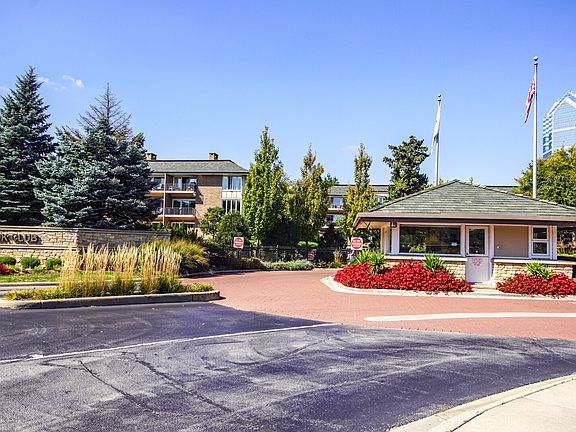 3rd image of 1 Oak Brook Club Dr APT B301