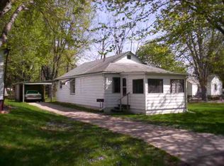 1814 Erie St, Savanna, IL 61074