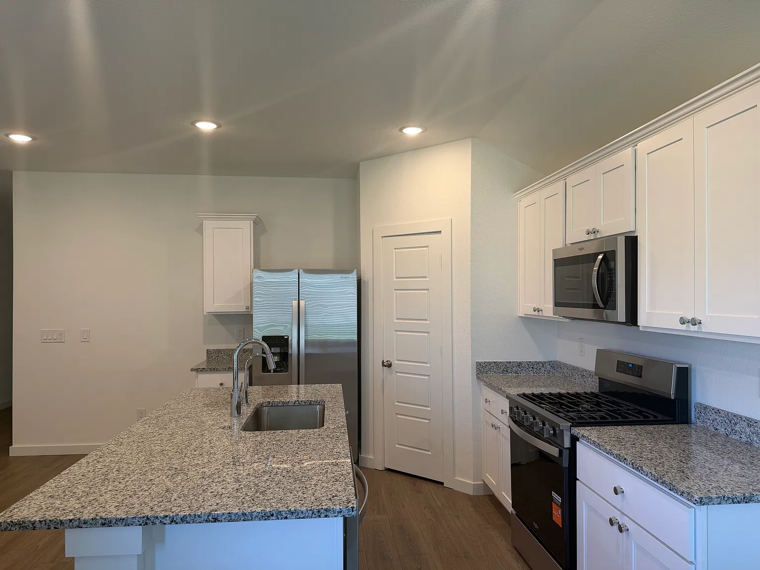 3 bed, 1293 sqft, $2,100 — Photo 3