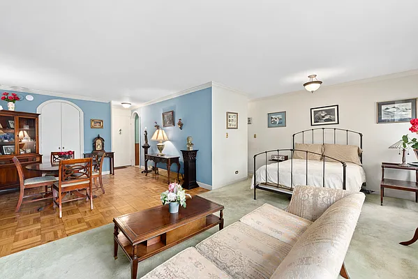 Sold by Douglas Elliman | media 14