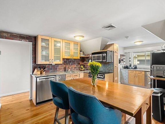 3rd image of 270 Lafayette St #3