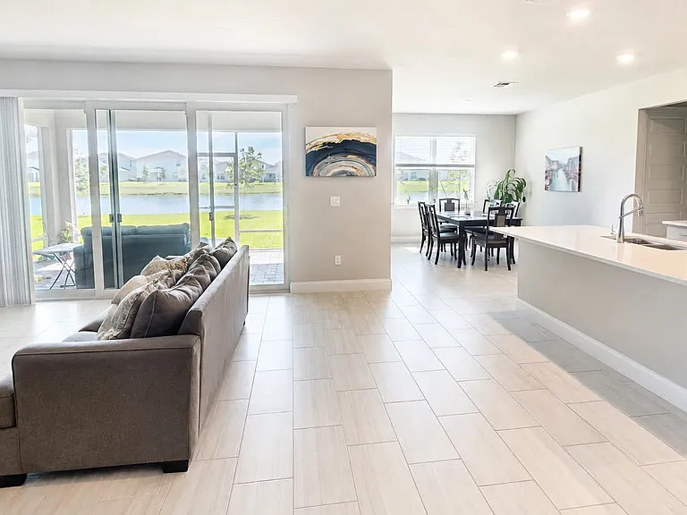 6345 NW Cloverdale Ave — Photo 9
