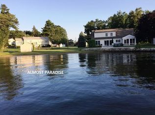 16 Willowdale Ave, Tyngsboro, MA 01879