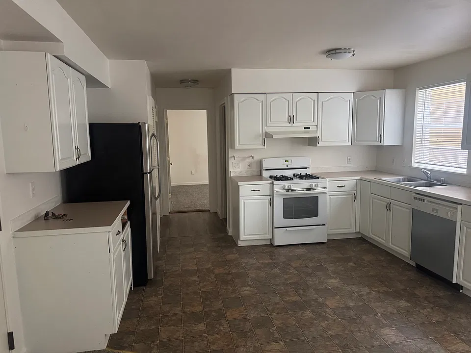 707 E 5th Ave #10