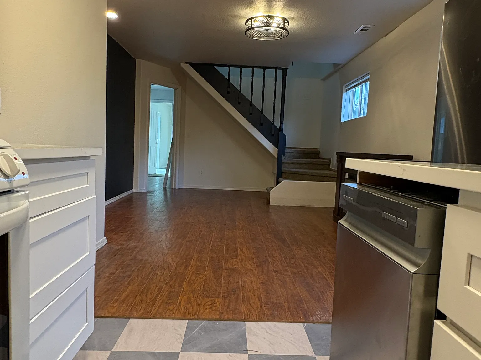 2 bed, 1200 sqft, $2,400 — Photo 4
