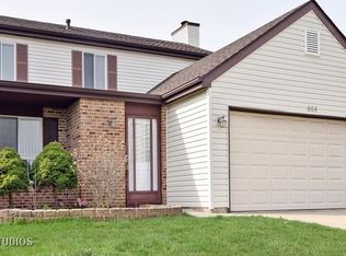 864 Peoria Ct, Carol Stream, IL 60188