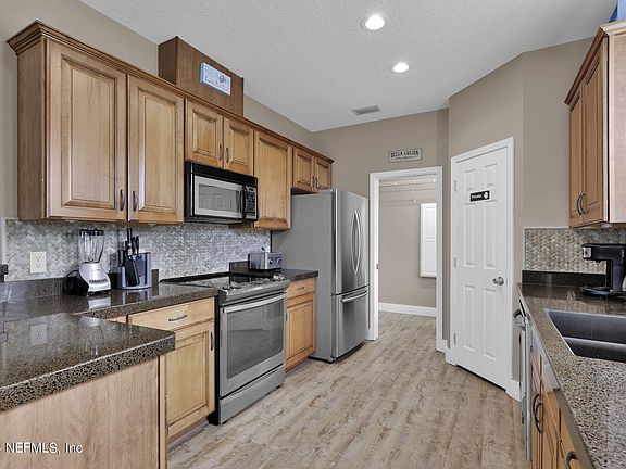 5th image of 1221 4TH Avenue N