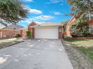 823 Ridge Point Dr, Grand Prairie, TX 75052