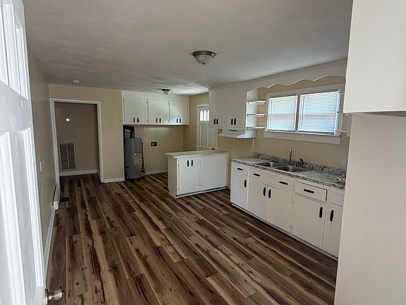 5th image of 401 Oak St
