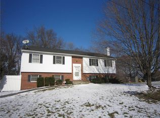 18 Barclay Rd, New Windsor, NY 12553