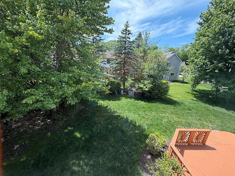 7043 Foxridge Dr — Photo 25